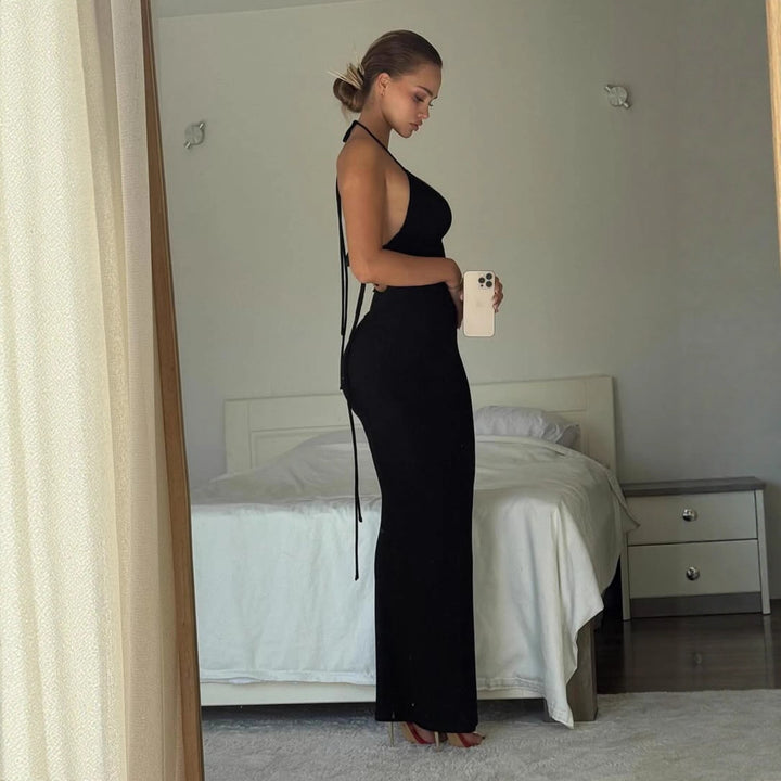 Dame elegant Maxi-klänning med smickrande snitt och raffinerad halterneck Mirla-Eva Jonsson