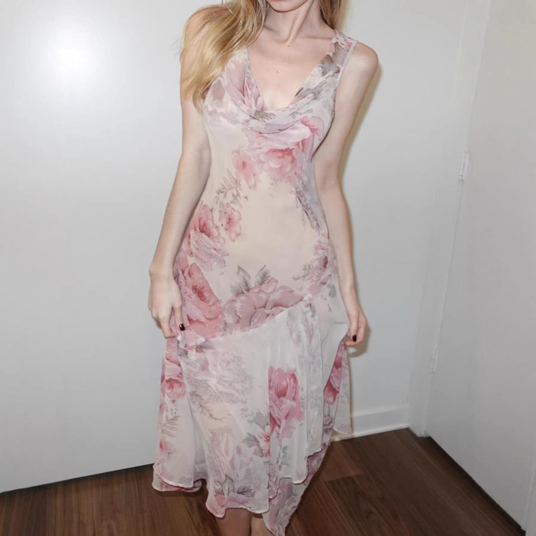 Dame elegant asymmetrisk kjole med blomster accenter Mirla-Eva Jonsson