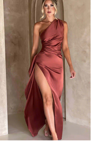 Dame elegant asymmetrisk maxikjol med högslitsad fåll och flödande material Mirla-Eva Jonsson