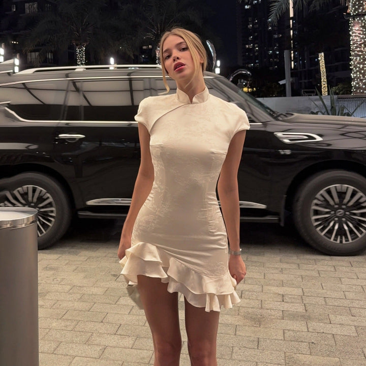 Dame elegant chiffon dress with ruffle edge Mirla-Eva Jonsson