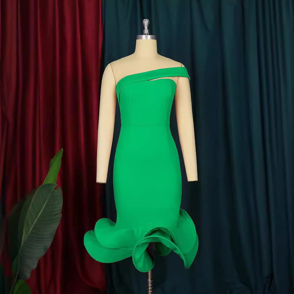 Dame elegant cocktail dress with asymmetrical neckline and voluminous hem Mirla-Eva Jonsson
