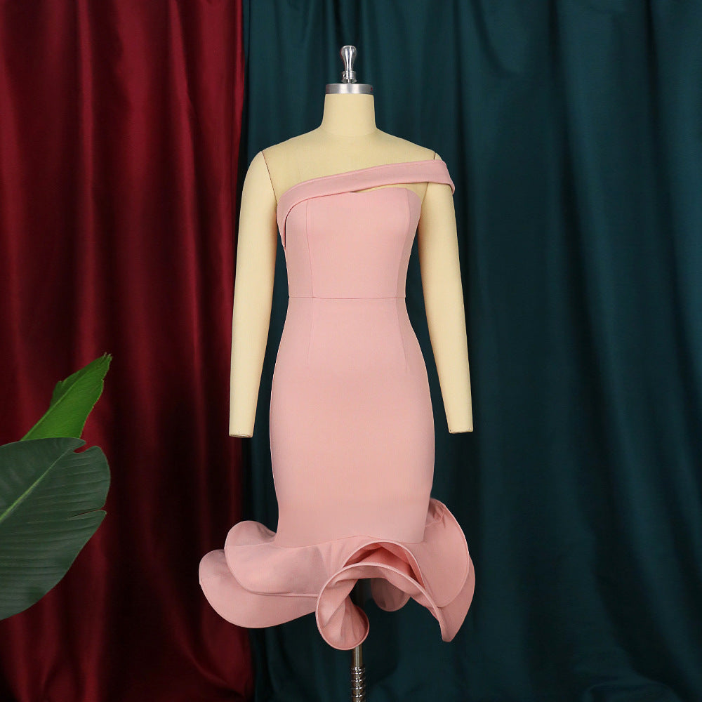 Dame elegant cocktail dress with asymmetrical neckline and voluminous hem Mirla-Eva Jonsson
