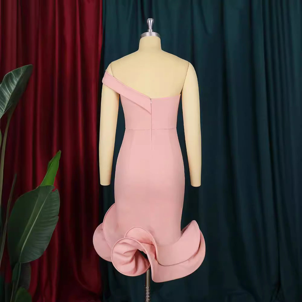 Dame elegant cocktail dress with asymmetrical neckline and voluminous hem Mirla-Eva Jonsson