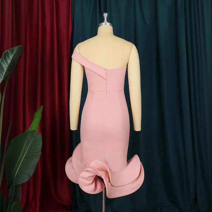 Dame elegant cocktail dress with asymmetrical neckline and voluminous hem Mirla-Eva Jonsson