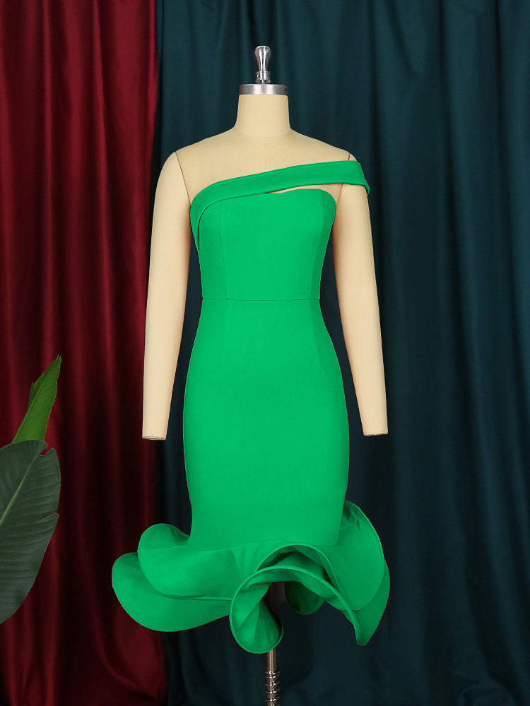 Dame elegant cocktail dress with asymmetrical neckline and voluminous hem Mirla-Eva Jonsson