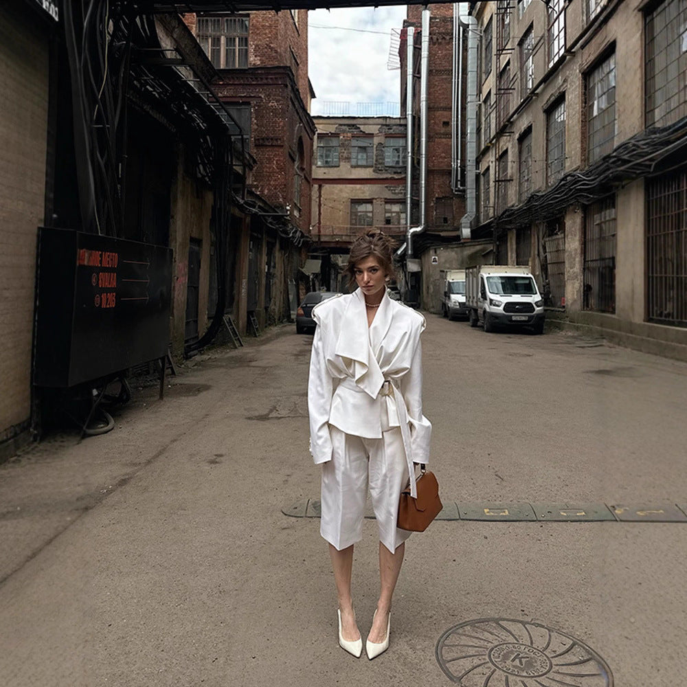 Dame elegant klädensemble med figursydd överdel och vida byxor Mirla-Eva Jonsson