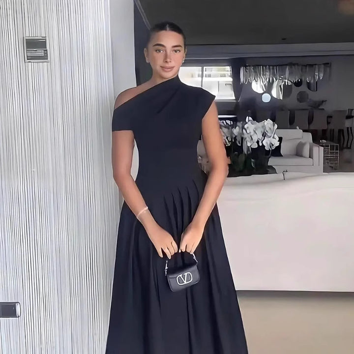 Dame elegant maxikjole med asymmetrisk èn skulder-design og svingende skjørt Mirla-Eva Jonsson