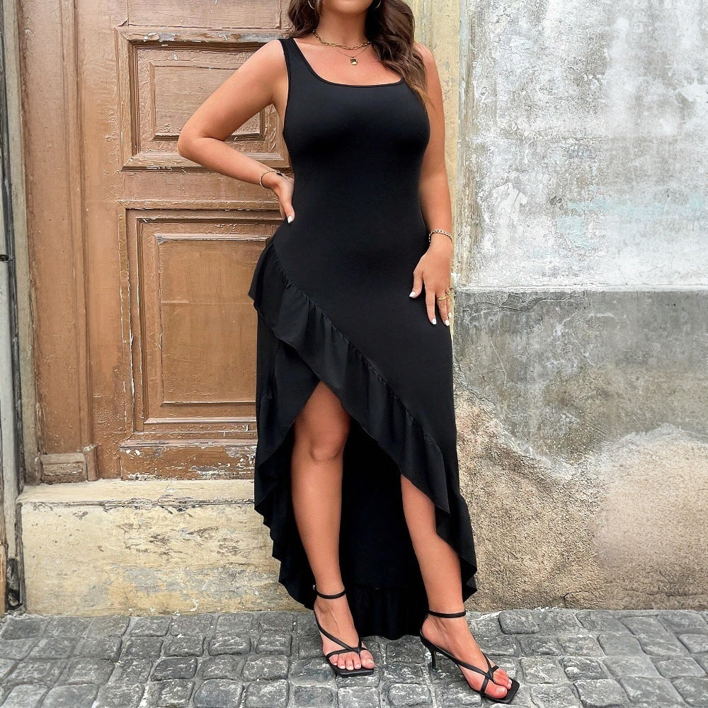 Dame elegant maxiklänning med asymmetrisk fåll och volangdetaljer Mirla-Eva Jonsson
