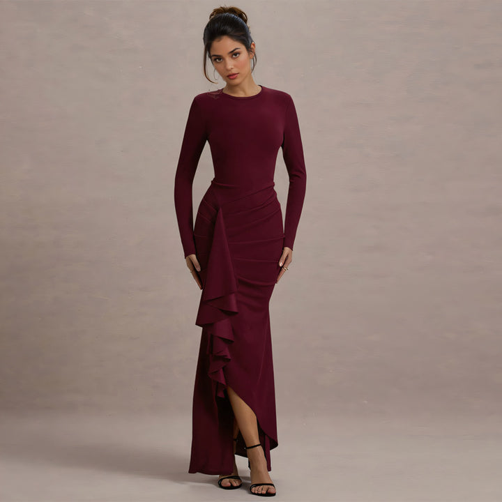 Dame elegant maxiklänning med asymmetrisk volanginsats och lång silhuett Mirla-Eva Jonsson
