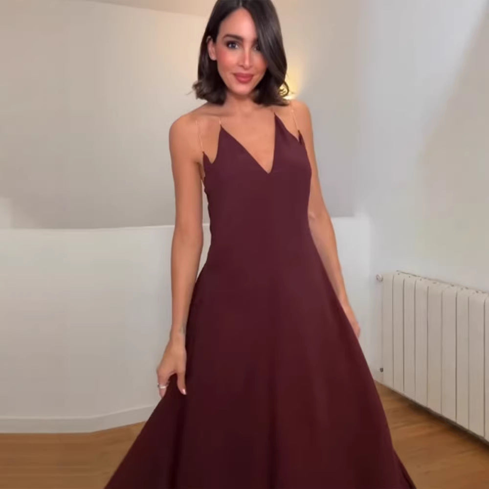 Dame elegant maxiklänning med djup V-ringning och flytande kjol Mirla-Eva Jonsson