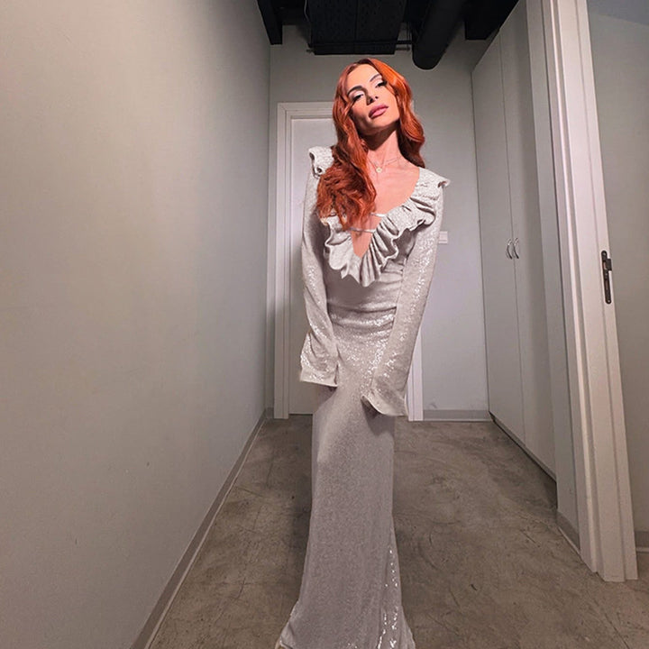 Dame elegant maxiklänning med volangdetalj och transparent insats Mirla-Eva Jonsson