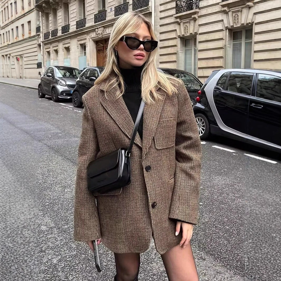 Dame elegant rutblazer med modern skärning och praktiska fickor Mirla-Eva Jonsson