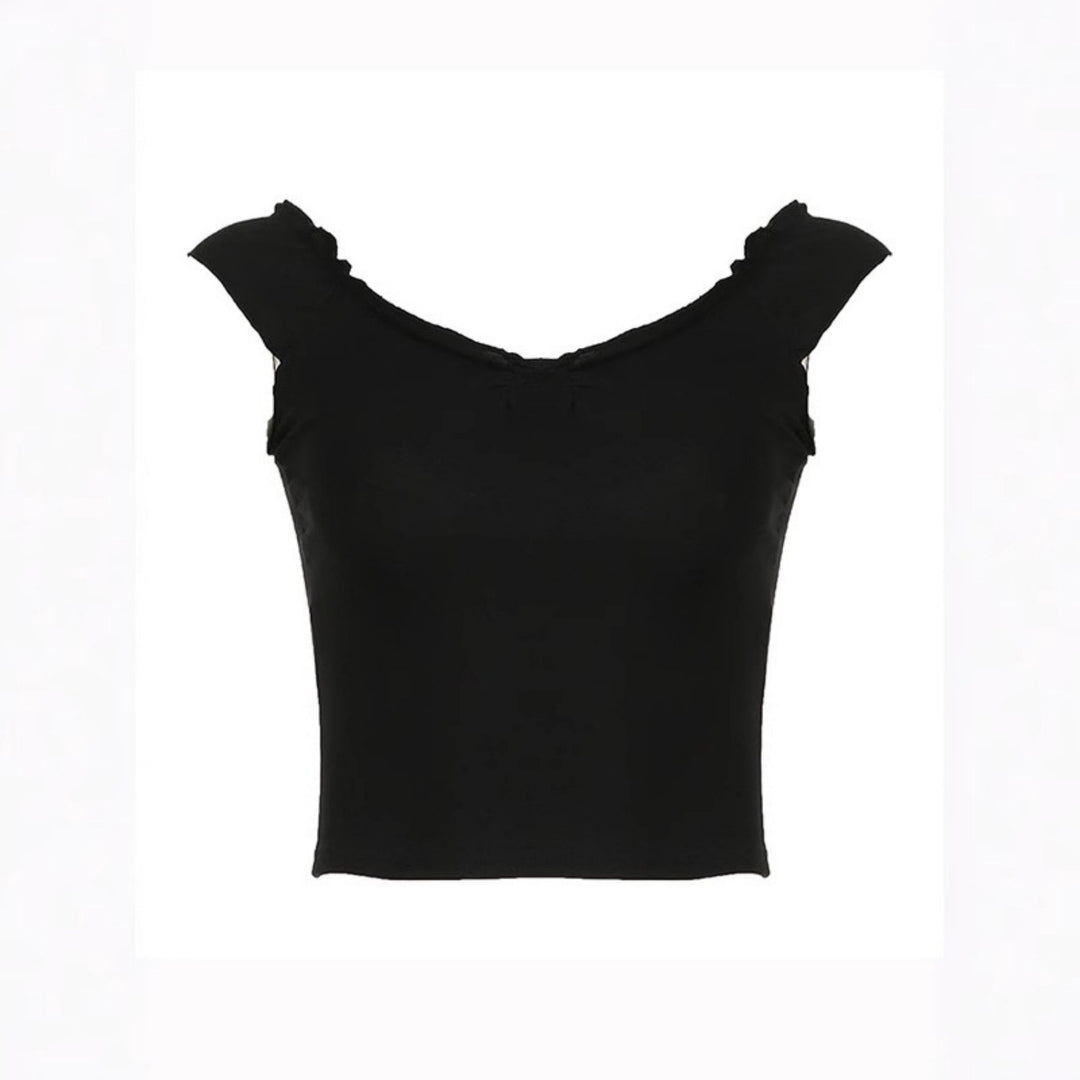 Dame elegant topp med volangdetaljer och off-shoulder design Mirla-Eva Jonsson