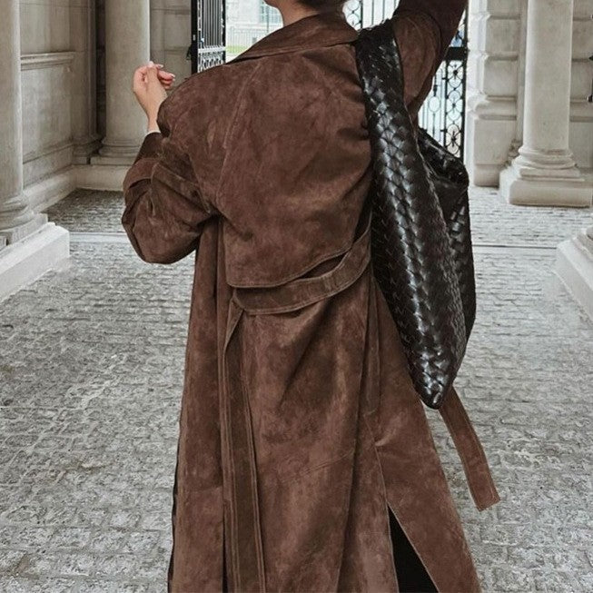 Dame elegant velour trenchcoat Mirla-Eva Jonsson
