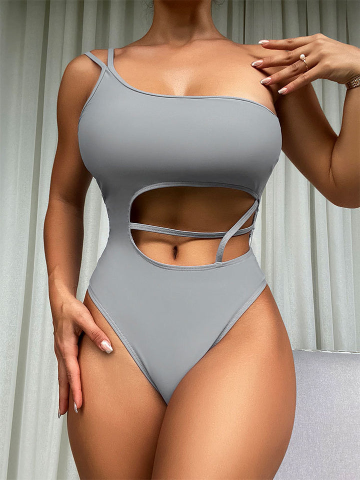 Dame enstyckad baddräkt med asymmetrisk skärning och trendiga cut-outs Mirla-Eva Jonsson