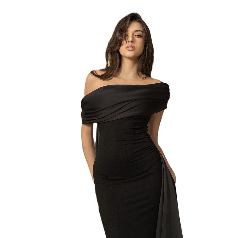 Dame evening dress with elegant off-shoulder design and figure-hugging fit Mirla-Eva Jonsson