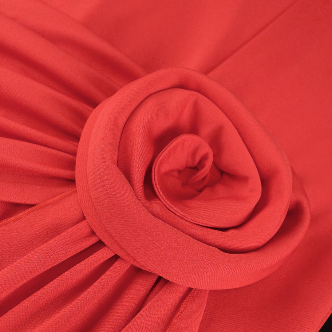 Dame figurnära klänning med asymmetrisk draperingsdetalj Mirla-Eva Jonsson