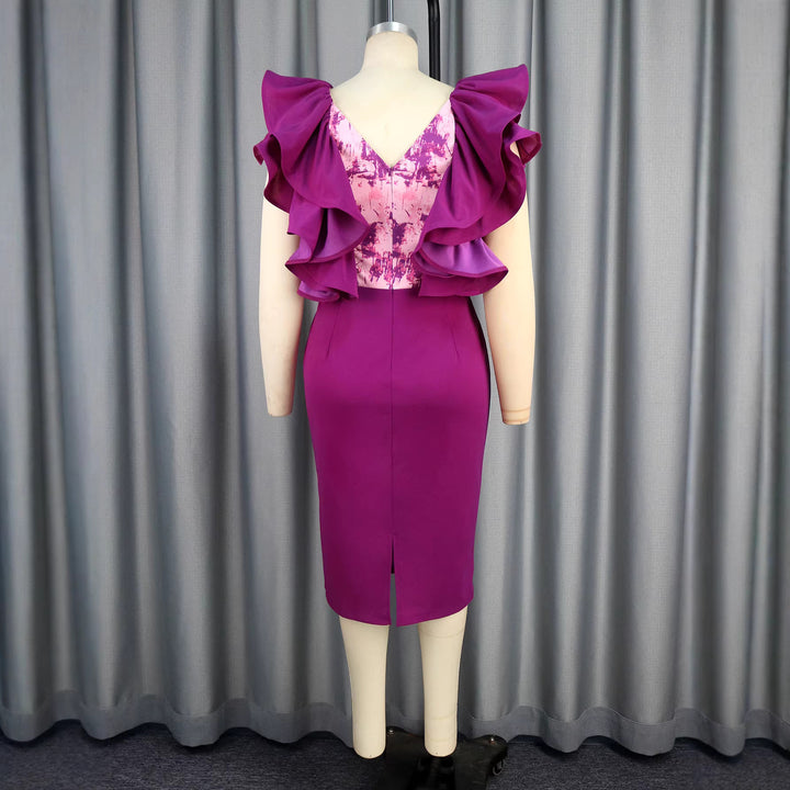 Dame figurpassande klänning med voluminösa rynkor och blommig detalj Mirla-Eva Jonsson