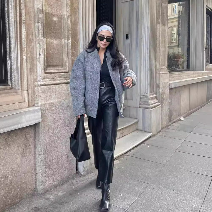 Dame fluffig oversized jacka med praktiska fickor och elegant ståkrage Mirla-Eva Jonsson