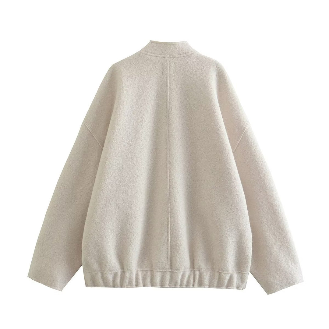 Dame fluffig oversized jacka med praktiska fickor och elegant ståkrage Mirla-Eva Jonsson