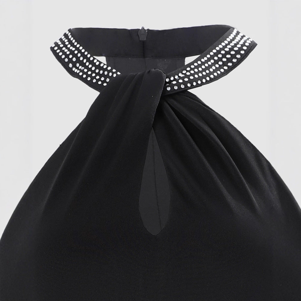 Dame glamorös kvällsklänning med chiffon-snitt och glittrande halsområde Mirla-Eva Jonsson