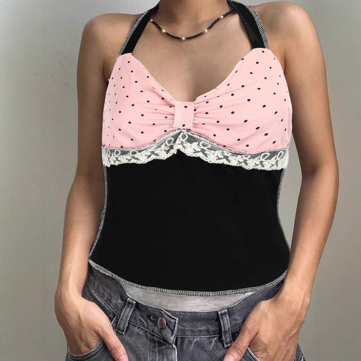 Dame halter top med romantisk spetsdetalj och elegant polka prick mönster Mirla-Eva Jonsson