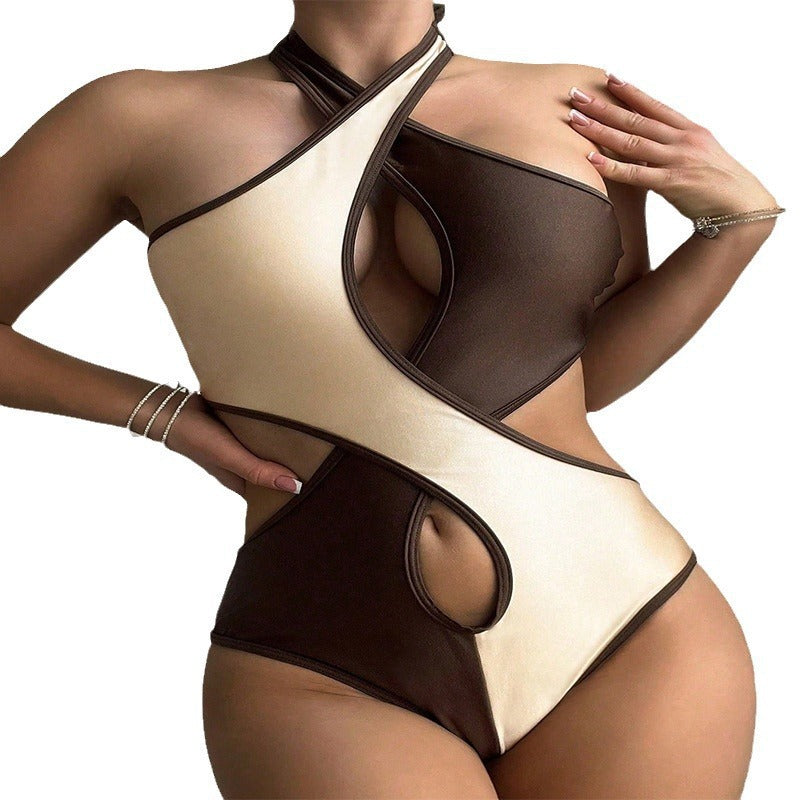 Dame hel jumpsuit baddräkt med moderiktig snitt och sofistikerade cut-outs Mirla-Eva Jonsson