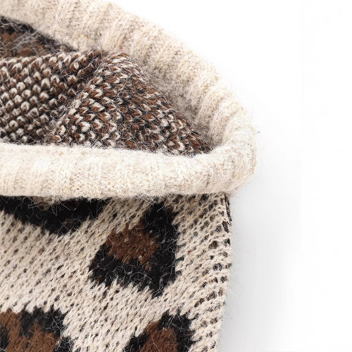 Dame hoodie med leopardmönster och praktisk känguruficka Mirla-Eva Jonsson