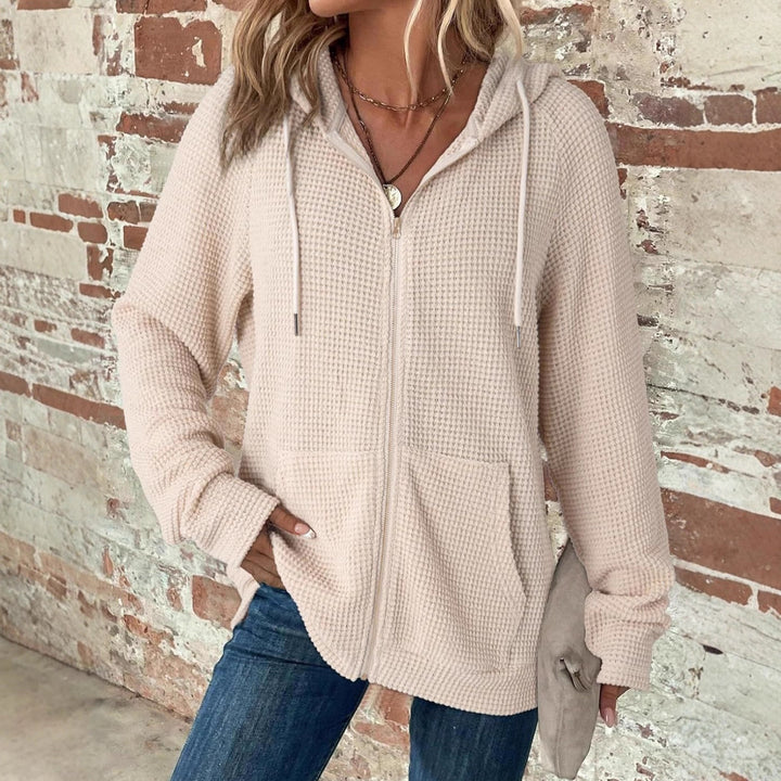 Dame hoodie med strukturerad våffellook och praktiska fickor Mirla-Eva Jonsson