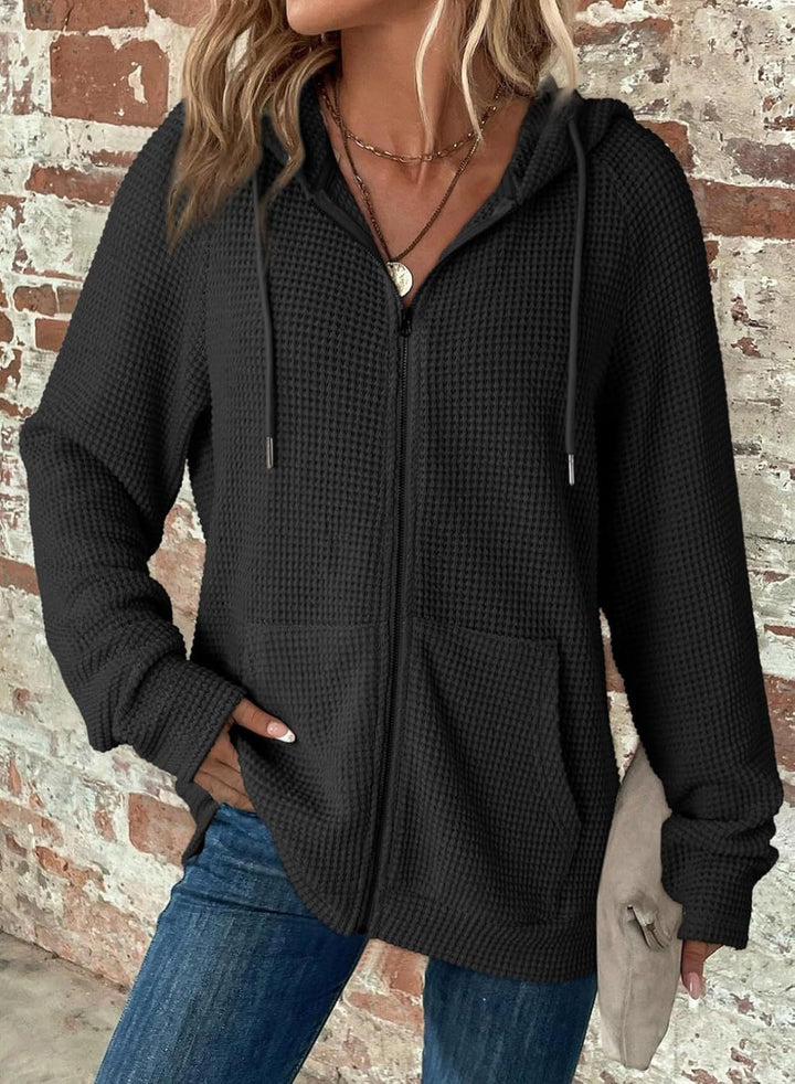 Dame hoodie med strukturerad våffellook och praktiska fickor Mirla-Eva Jonsson