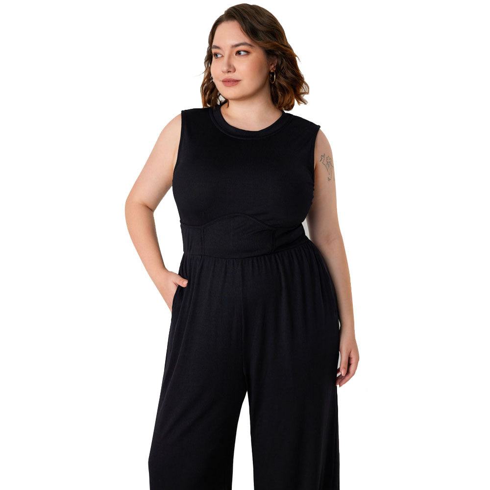Dame jumpsuit med elegant off-shoulder design och praktiska sidofickor Mirla-Eva Jonsson