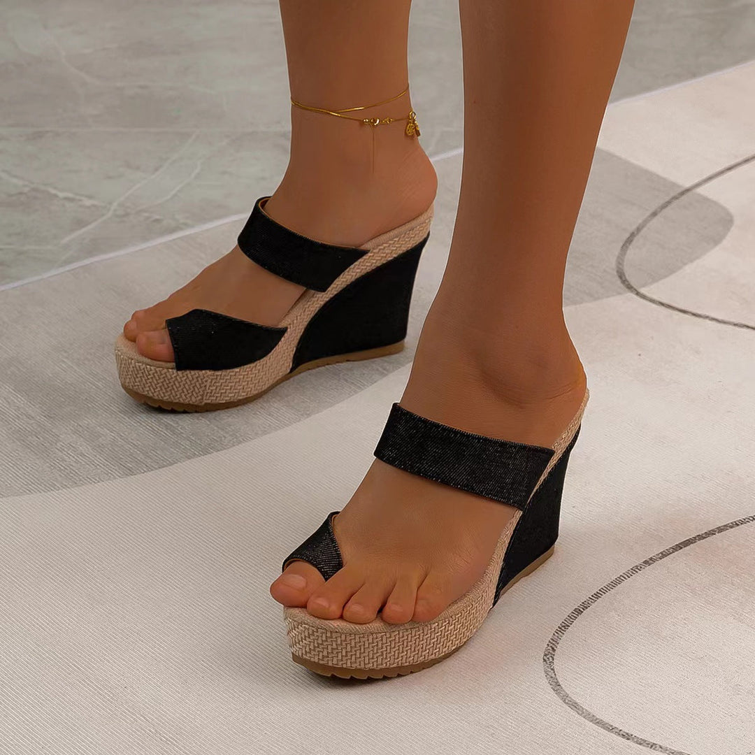 Dame kilklack sandals med breda remmar och bekväm fotbädd Mirla-Eva Jonsson