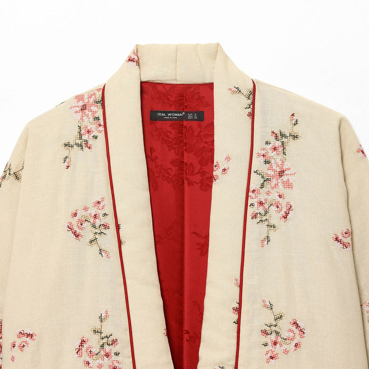 Dame kimono med ömma blommönster och elegant bälte Mirla-Eva Jonsson