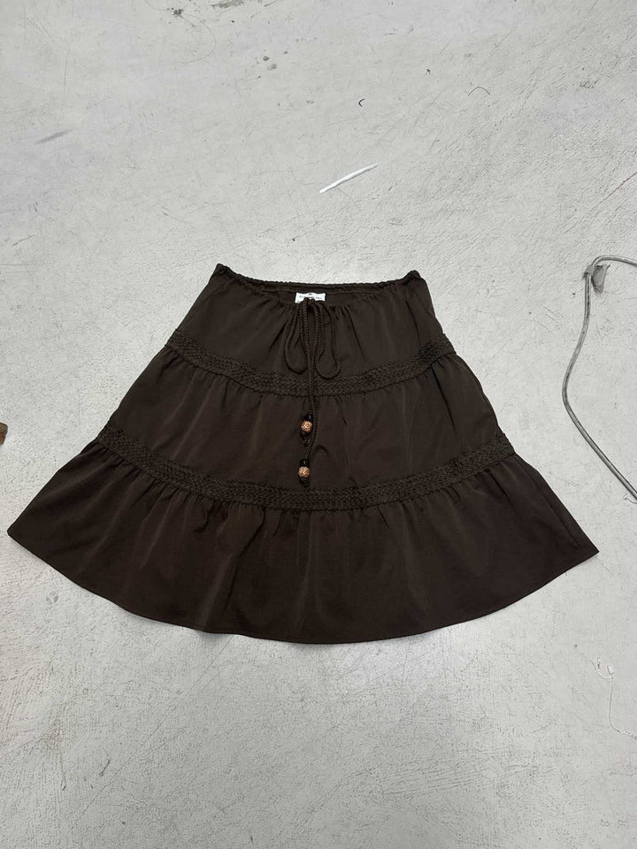 Dame kjol med voluminös ruffle fåll och justerbart midjeband Mirla-Eva Jonsson