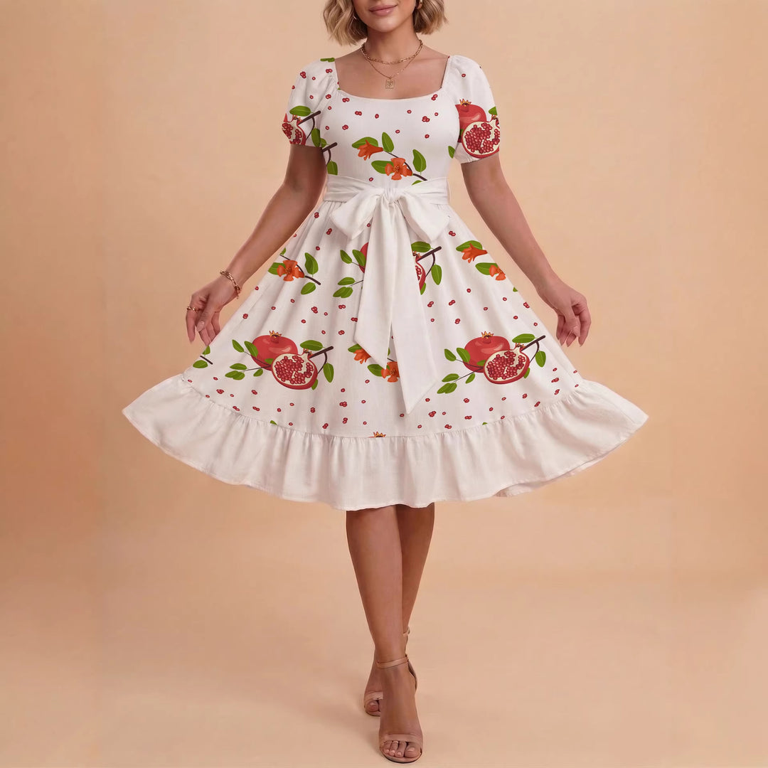 Dame klänning med figursydd snitt och lekfullt blommönster Mirla-Eva Jonsson