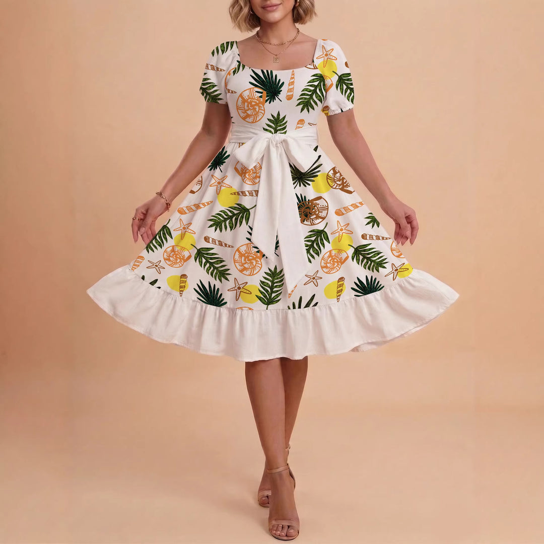 Dame klänning med figursydd snitt och lekfullt blommönster Mirla-Eva Jonsson