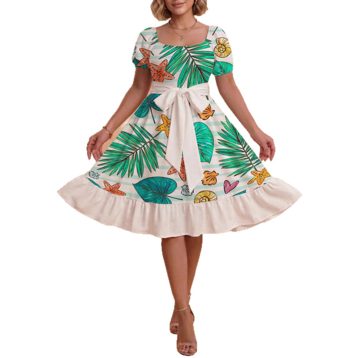Dame klänning med figursydd snitt och lekfullt blommönster Mirla-Eva Jonsson