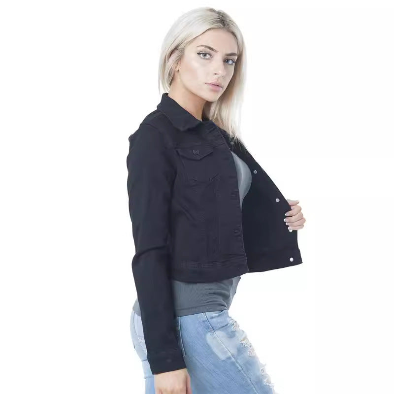 Dame klassisk denimjacka i moderiktig skärning med knapppdetaljer Mirla-Eva Jonsson