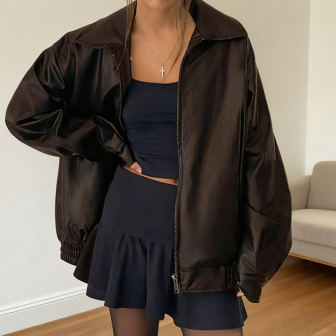 Dame konstläderjacka i avslappnad oversized-stil med elastiska muddar Mirla-Eva Jonsson