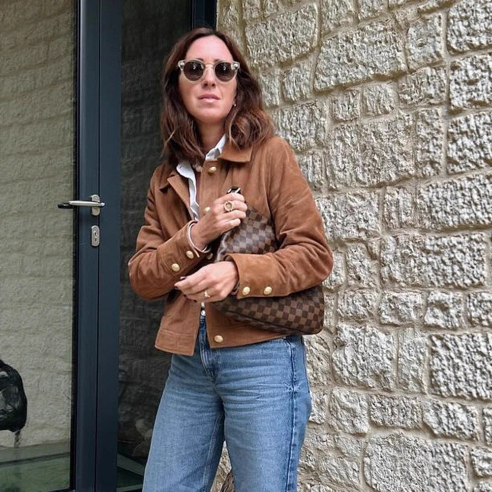 Dame konstläderjacka med gyldna knappar och modern skärning Mirla-Eva Jonsson