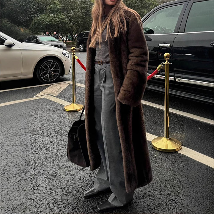 Dame konstpälskappa med lyxig design och modernt snitt Eva Jonsson-Eva Jonsson