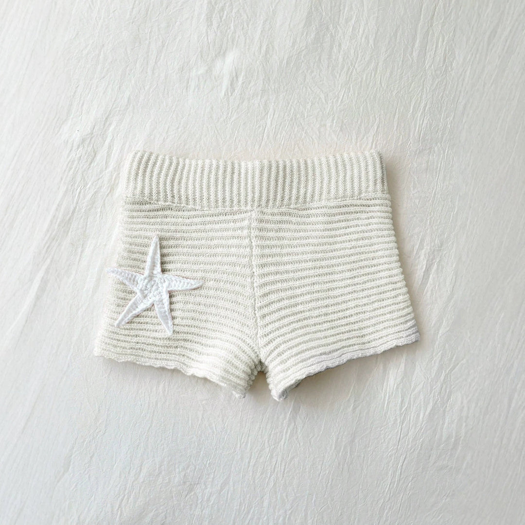 Dame korta stickade shorts med maritim applikation Mirla-Eva Jonsson