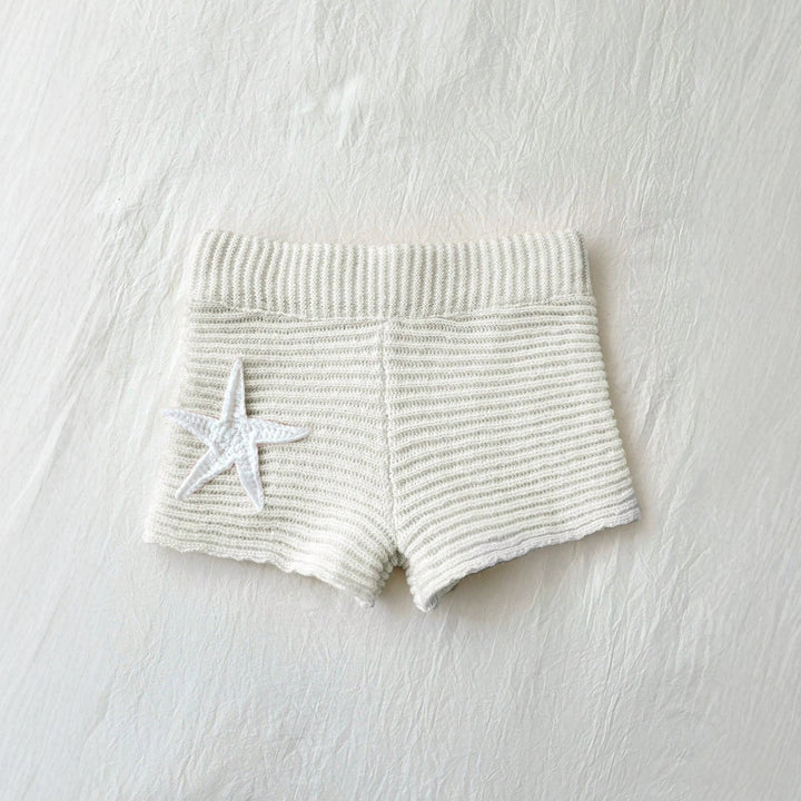 Dame korta stickade shorts med maritim applikation Mirla-Eva Jonsson