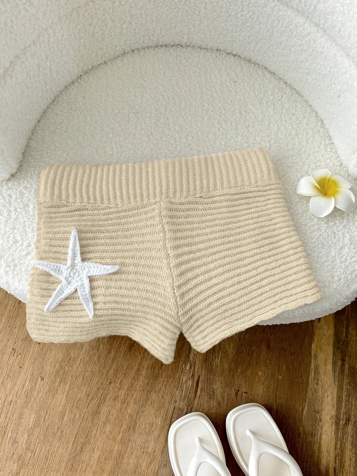 Dame korta stickade shorts med maritim applikation Mirla-Eva Jonsson