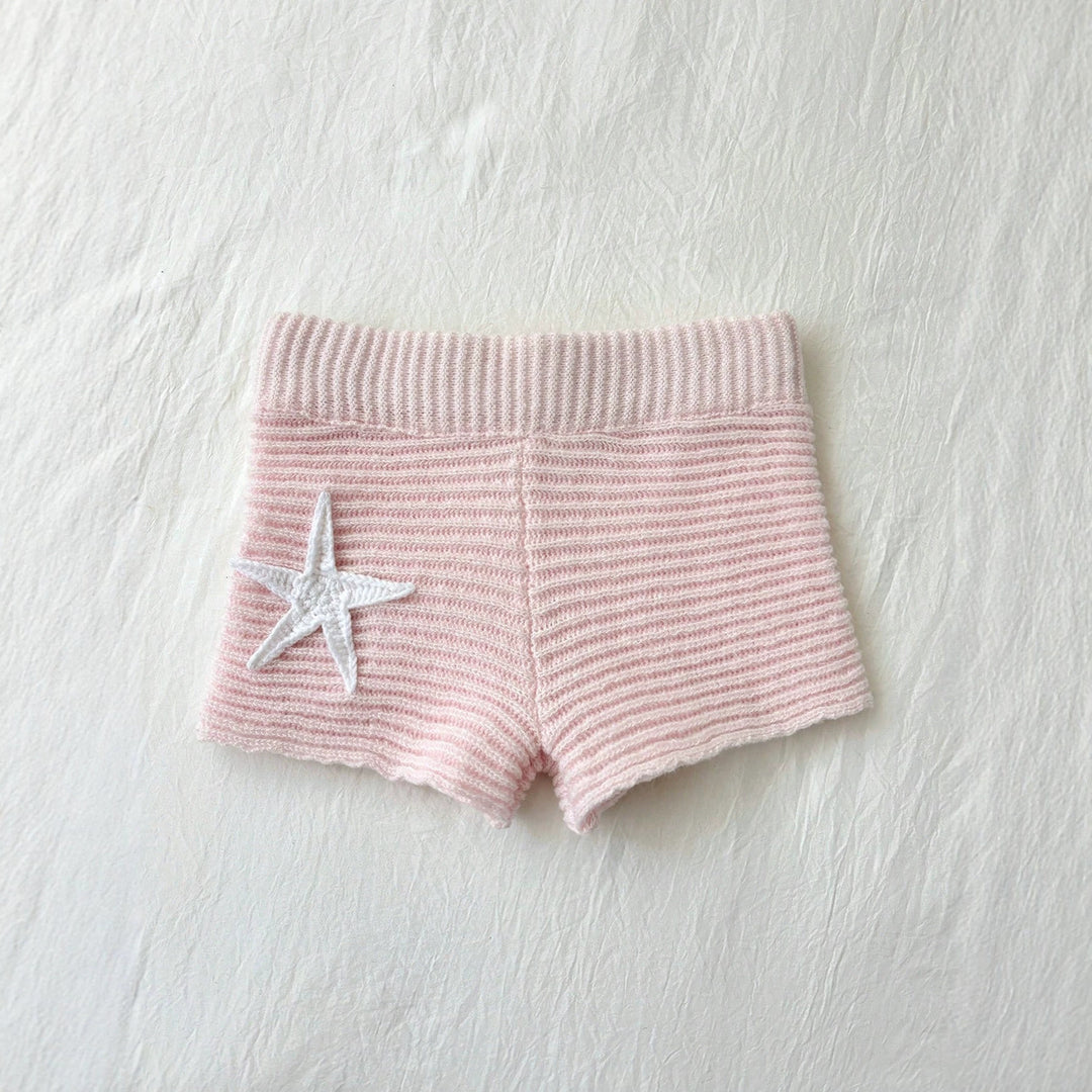 Dame korta stickade shorts med maritim applikation Mirla-Eva Jonsson