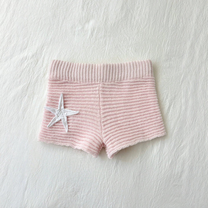 Dame korta stickade shorts med maritim applikation Mirla-Eva Jonsson