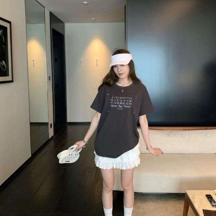 Dame kortärmad T-shirt med bokstavstryck mörkgrå-Eva Jonsson