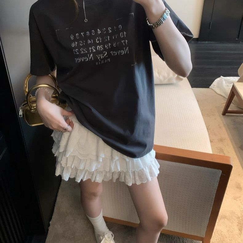 Dame kortärmad T-shirt med bokstavstryck mörkgrå-Eva Jonsson