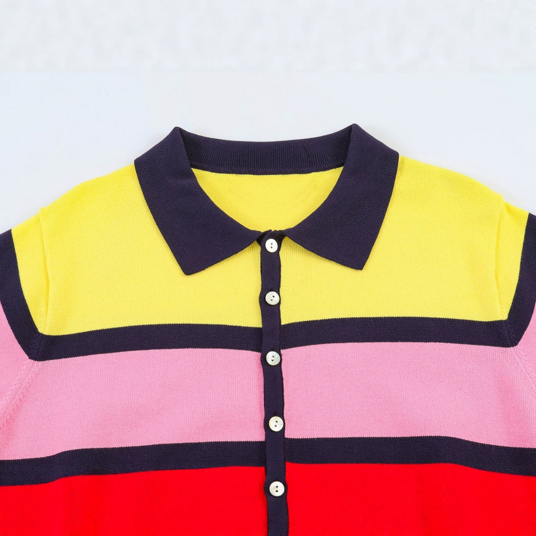 Dame kortärmad polo-shirt med färgglad randmönster Mirla-Eva Jonsson