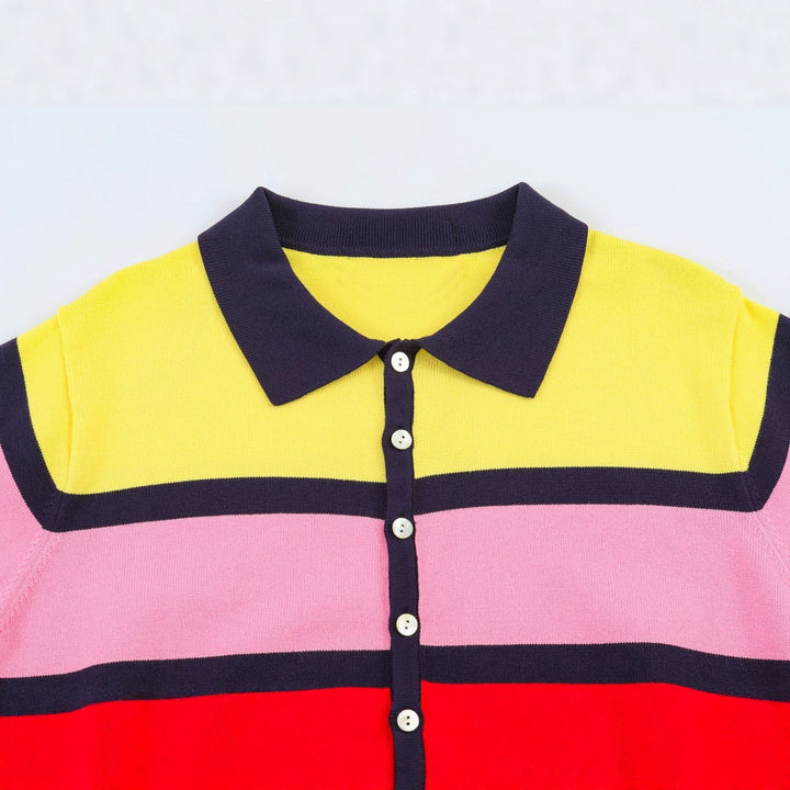 Dame kortärmad polo-shirt med färgglad randmönster Mirla-Eva Jonsson